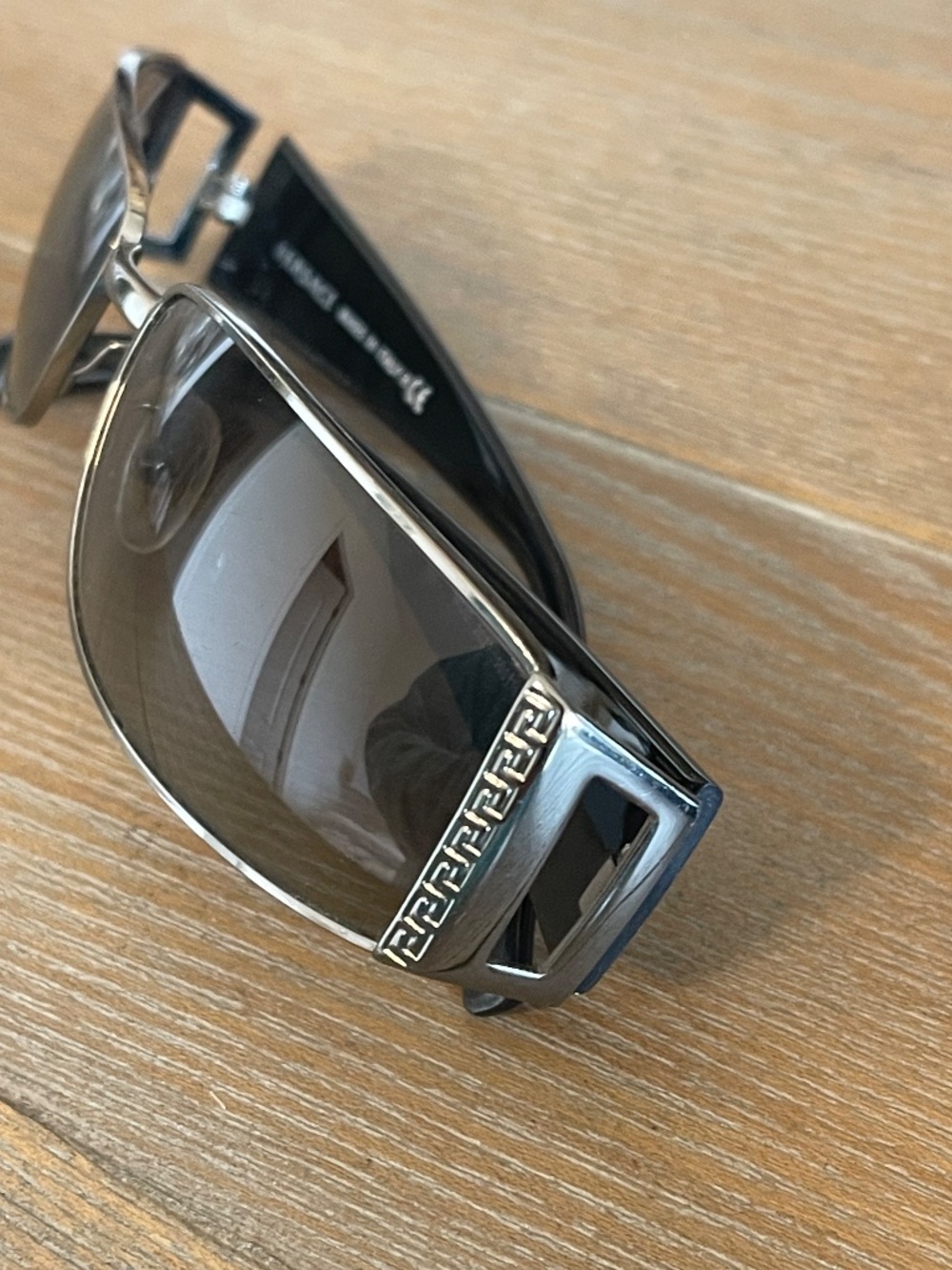 Versace MOD 2021 1001/11 Gunmetal Medusa Greek Key Sunglasses Mens Womens 60-15 - Picture 2 of 7